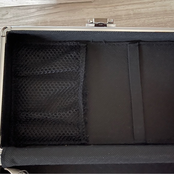 Vaultz Pink Glitter Lock and Key Pencil Box - Picture 10 of 11